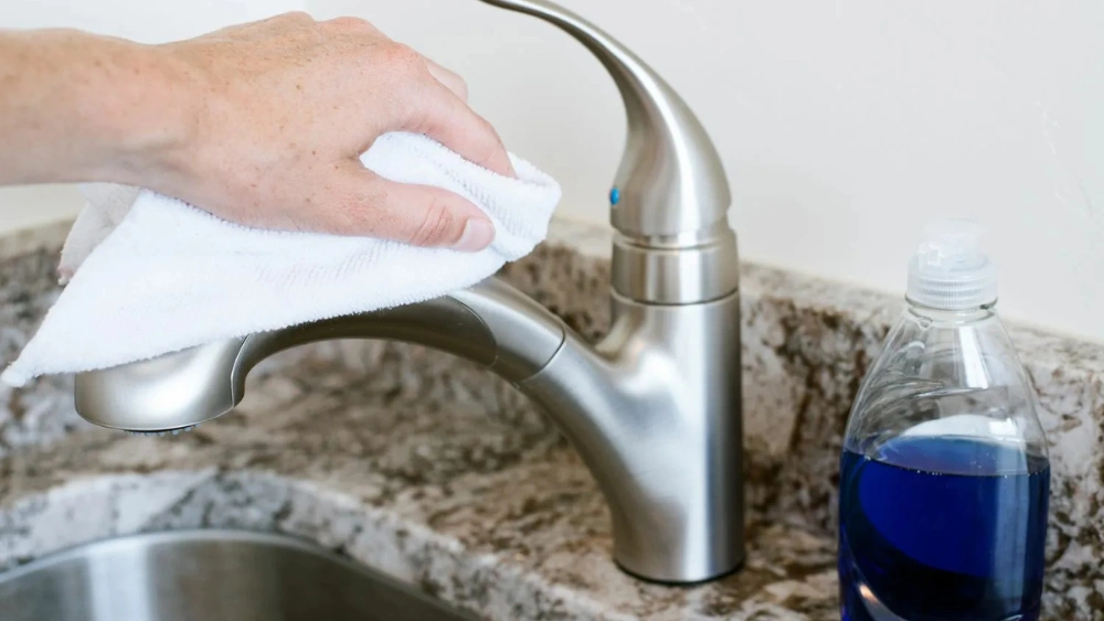 How to Clean Kitchen Faucet Spray Head: Easy Steps for Sparkling Shine
