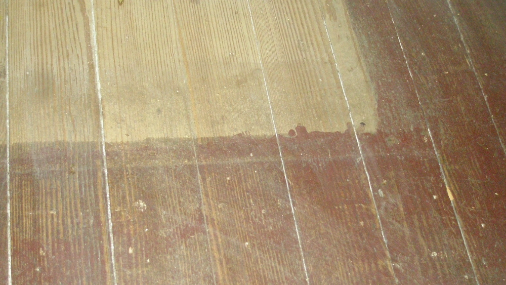 How to Get Yellow Stains Out of Vinyl Flooring: Easy & Fast Solutions